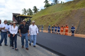 Castillo: El Gobierno entregará a fin de año tramo carretero Uvero Alto.